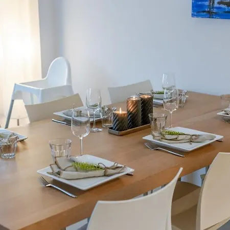 Huswell - Modern And Spacious With Terrace Apartment