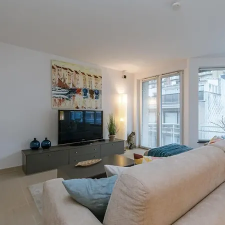 Huswell - Modern And Spacious With Terrace