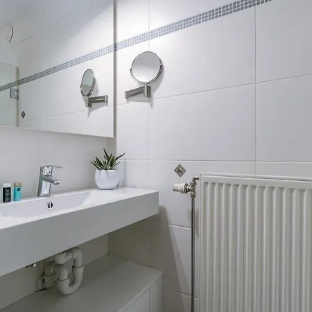 Huswell - Modern And Spacious With Terrace Apartment